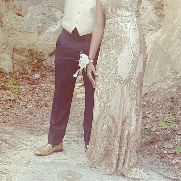 Prom dress. - Picture 3 of 4